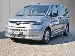 Silber (monosilber metallic) Gebraucht 2024 VW Multivan Basis Van / Kleinbus | 52.950 € (Superpreis)