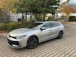 Grau Gebraucht 2024 VW Passat R-line Kombi | 36.980 € (Guter Preis)