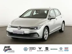 Silber Gebraucht 2023 VW Golf VIII Life Limousine | 22.525 € (Guter Preis)