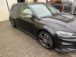 Schwarz Gebraucht 2017 VW Golf VII GTD Limousine | 20.900 € (Etwas zu teuer)