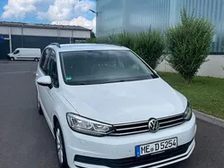 Weiß Gebraucht 2018 VW Touran Comfortline Van / Kleinbus | 18.990 € (Fairer Preis)