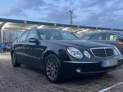 Schwarz Gebraucht 2005 Mercedes E240 Limousine | 2.900 € (Fairer Preis)