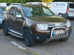 Braun Gebraucht 2011 Dacia Duster SUV | 5.300 € (Fairer Preis)