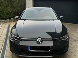 Grau Gebraucht 2020 VW Golf VIII Life Limousine | 17.900 € (Guter Preis)