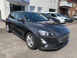 Grau Gebraucht 2020 Ford Focus Cool & Connect Limousine | 13.699 € (Fairer Preis)