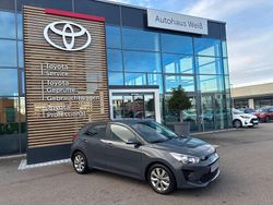 Grau Gebraucht 2023 Kia Rio Vision Limousine | 16.660 € (Fairer Preis)
