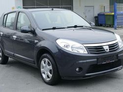 Grau Gebraucht 2008 Dacia Sandero Lauréate SUV | 2.900 € (Etwas zu teuer)