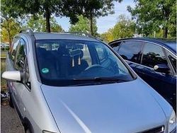 Silber Gebraucht 2004 Opel Zafira Van / Kleinbus | 3.500 €