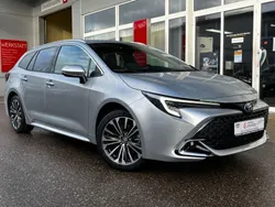 Cosmicsilber metallic Neu 2024 Toyota Corolla Team Kombi | 31.490 €