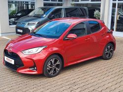 Rot Neu 2025 Toyota Yaris Hybrid Comfort Limousine | 24.950 € (Fairer Preis)