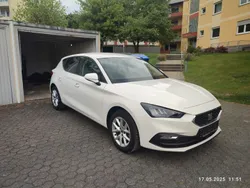 Weiß Gebraucht 2022 Seat Leon Style Kombi | 18.499 €