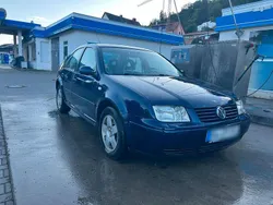 Blau Gebraucht 2002 VW Bora Limousine | 1.300 € (Fairer Preis)