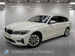 Weiß Gebraucht 2021 BMW 330e Sport Line Kombi | 28.470 € (Fairer Preis)