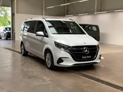 Bergkristallweiß metallic Gebraucht 2024 Mercedes V250 Style Van / Kleinbus | 61.400 € (Fairer Preis)