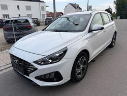 Weiß Gebraucht 2021 Hyundai i30 Trend Kombi | 13.990 € (Guter Preis)