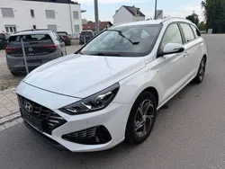 Weiß Gebraucht 2021 Hyundai i30 Trend Kombi | 14.900 € (Guter Preis)