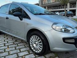 Silber Gebraucht 2010 Fiat Grande Punto Kleinwagen | 3.000 € (Etwas zu teuer)