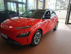 Rot ignite flame / phantom black r / sol (metallic) Gebraucht 2021 Hyundai Kona Trend SUV | 15.000 € (Superpreis)
