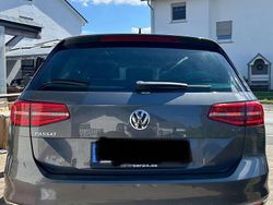 Grau Gebraucht 2016 VW Passat Comfortline Kombi | 16.500 € (Teuer)