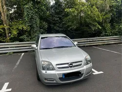 Grau Gebraucht 2005 Opel Signum Kombi | 2.500 € (Etwas zu teuer)
