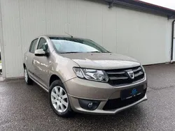 Beige Gebraucht 2013 Dacia Sandero Lauréate Kleinwagen | 5.999 € (Guter Preis)