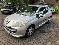 Grau Gebraucht 2009 Peugeot 207 Coupé | 1.280 €