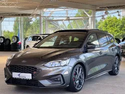 Grau Gebraucht 2021 Ford Focus Performance Edition Limousine | 29.840 € (Fairer Preis)