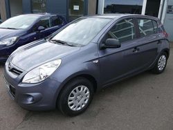 Grau Gebraucht 2010 Hyundai i20 Classic Limousine | 5.990 € (Teuer)