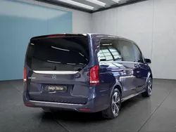 Blau Gebraucht 2023 Mercedes EQV300 Van / Kleinbus | 47.949 € (Fairer Preis)