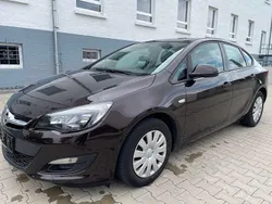 Braun Gebraucht 2016 Opel Astra Exklusiv Limousine | 5.900 € (Fairer Preis)