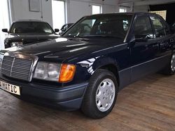 Blau Gebraucht 1990 Mercedes 300 Limousine | 32.900 €