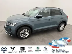 Petroleum blue metallic, metallic Gebraucht 2023 VW T-Roc Life SUV | 21.400 € (Guter Preis)