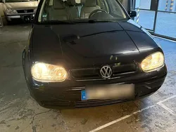 Blau Gebraucht 1999 VW Golf IV Limousine | 2.500 € (Fairer Preis)