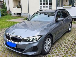 Grau Gebraucht 2022 BMW 320e Kombi | 26.990 € (Superpreis)