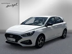 Polar white Gebraucht 2021 Hyundai i30 Select Limousine | 13.279 € (Fairer Preis)