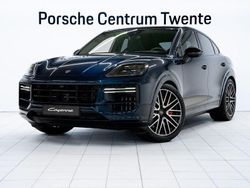 Blau Neu 2025 Porsche Cayenne Turbo E-Hybrid SUV | 245.900 €