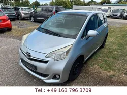 Silber Gebraucht 2011 Toyota Verso-S Cool Van / Kleinbus | 4.199 € (Guter Preis)