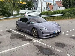 Violett Gebraucht 2024 Porsche Taycan Turbo Sport Turismo Limousine | 179.000 €