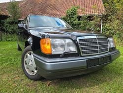 Schwarz Gebraucht 1994 Mercedes E420 Limousine | 18.500 €