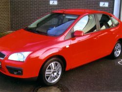 Rot Gebraucht 2005 Ford Focus Ghia Limousine | 3.350 € (Fairer Preis)