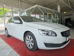 Weiß Gebraucht 2016 Volvo V60 Kinetic Kombi | 15.900 € (Fairer Preis)