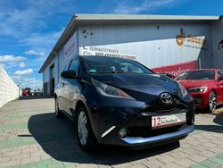 Blau Gebraucht 2014 Toyota Aygo X-play Kleinwagen | 7.999 € (Teuer)