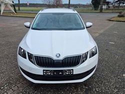 Weiß Gebraucht 2019 Skoda Octavia Ambition Kombi | 7.900 € (Guter Preis)