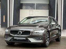 Grau Gebraucht 2020 Volvo V60 Momentum Kombi | 25.900 € (Guter Preis)