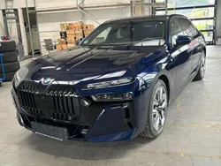 Schwarz (liquid cooper zweifarbig) Gebraucht 2024 BMW i7 Executive Limousine | 133.900 € (Guter Preis)