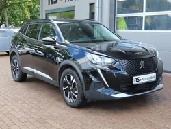 Schwarz Gebraucht 2022 Peugeot 2008 Allure SUV | 17.990 € (Guter Preis)