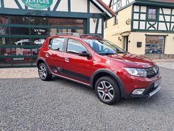 Orange Gebraucht 2017 Dacia Sandero Celebration Kleinwagen | 12.799 € (Teuer)