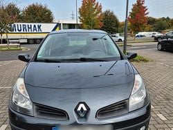Grau Gebraucht 2007 Renault Clio II Kleinwagen | 3.199 €