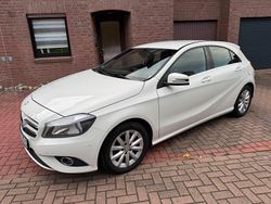 Weiß Gebraucht 2013 Mercedes A180 Limousine | 6.700 €