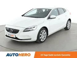 Weiß Gebraucht 2017 Volvo V40 Inscription Kombi | 16.300 € (Fairer Preis)